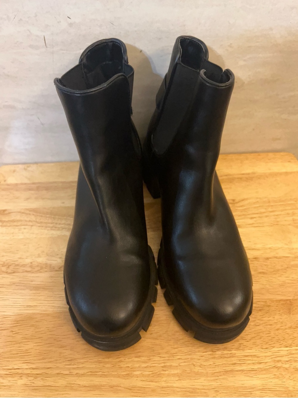 GBG Los Angeles Black Lug Sole Chelsea Boots - Picture 2 of 9